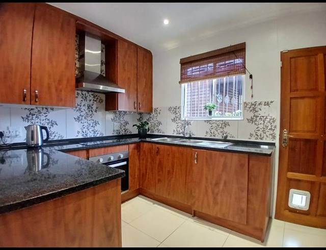 3 BEDROOM TOWNHOUSE FOR SALE IN HONEYDEW RIDGE